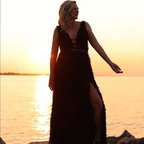 Gorgeous slit dress - Picture 1 of 2